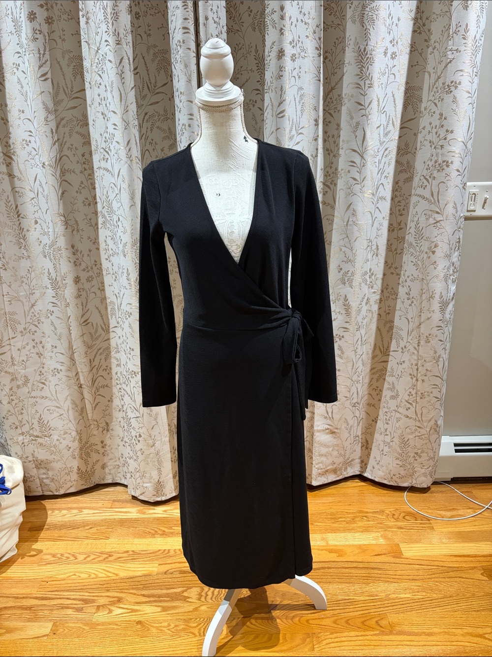 Banana Republic Classic Black Wrap Dress - Elegant Everyday Style size small